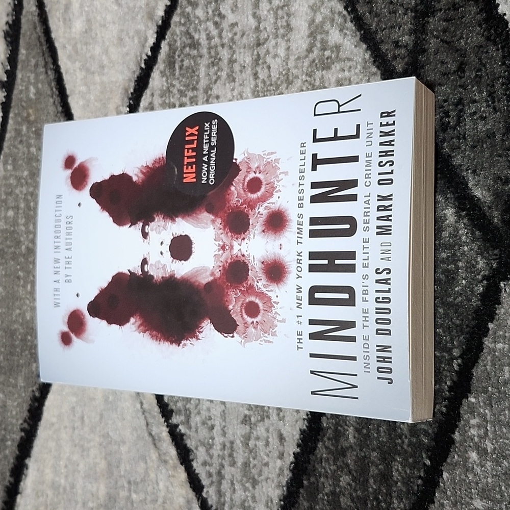 MINDHUNTER INSIDE THE FBI'S ELITE SERIAL CRIME UNIT JOHN DOUGLAS MARK OL…